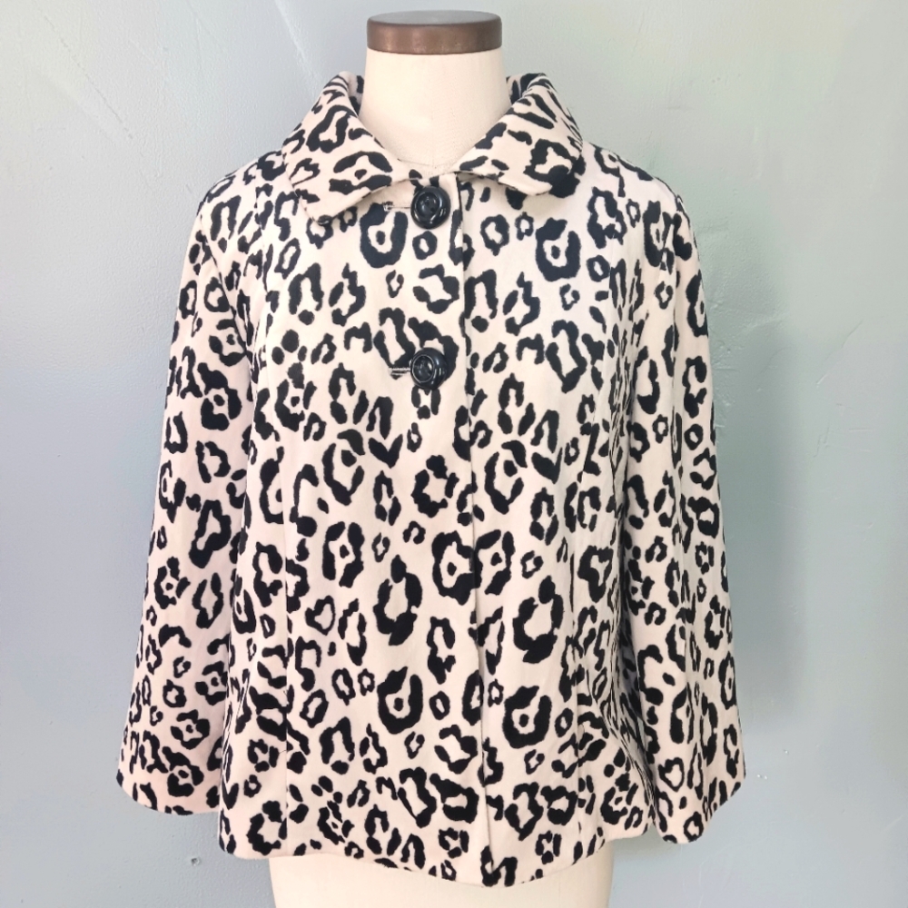 Chicos faux fur cheetah print 2 button swing coat in size 1, Small
